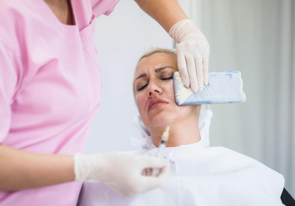 Tiêm filler bị sưng lâu không, khi nào cần nhập viện theo dõi