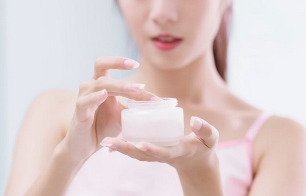 Có nên dùng kem dưỡng ẩm vào mùa hè không?