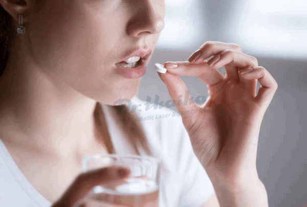 Mụn trứng cá ở trán: Nguyên nhân và phương pháp chữa trị an toàn