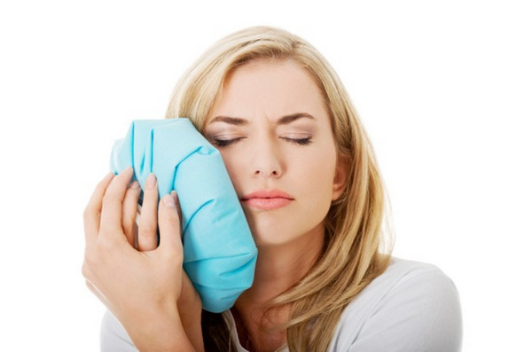 Cười không tự nhiên sau khi tiêm botox do đâu? Có tự cải thiện không