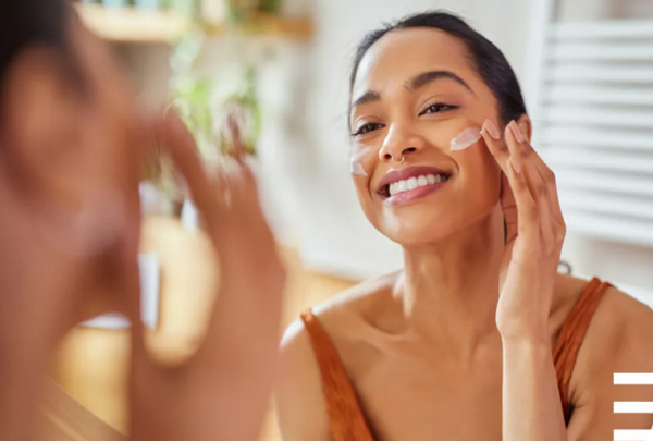 Luôn chú ý đến vệ sinh làn da sạch sẽ và cấp ẩm để giúp da khoẻ mạnh và trẻ đẹp