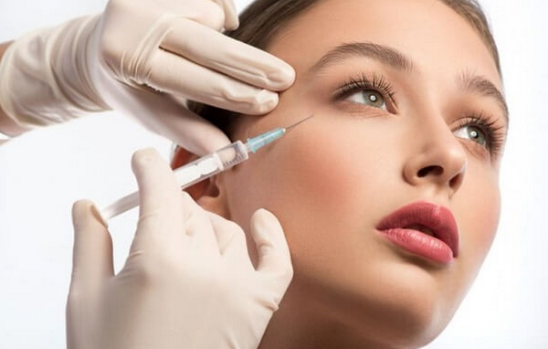 Tiêm botox hạ gò má bị đơ cứng do đâu? Biện pháp cải thiện là gì?