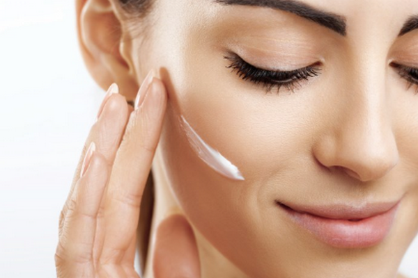 Tretinoin là gì? Cách sử dụng Tretinoin chăm sóc da hiệu quả và an toàn