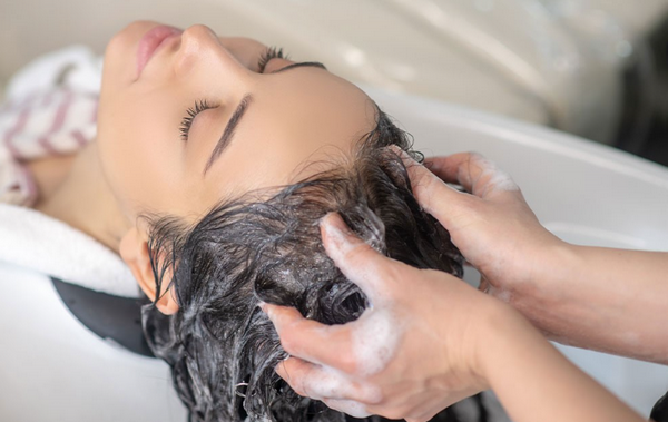 Đổ mồ hôi đầu gây ngứa da đầu và giải pháp khắc phục