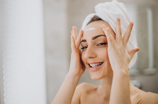 Retinol se khít lỗ chân lông được không? Cách sử dụng an toàn