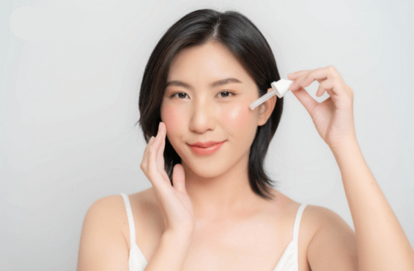 Retinol trị thâm được không? Cần lưu ý như thế nào?