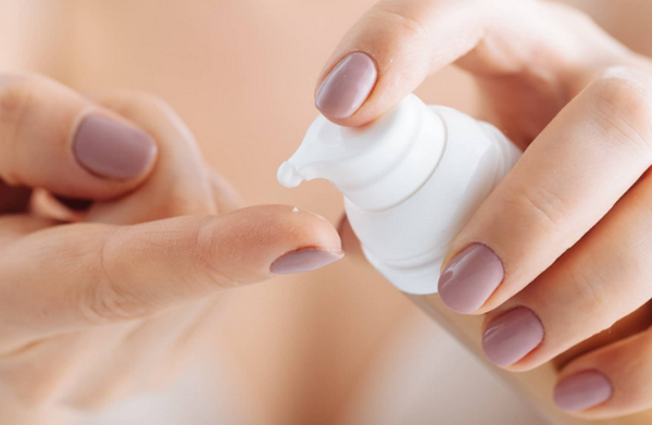 Hỏi đáp: Tretinoin bôi trước hay sau dưỡng ẩm để tránh kích ứng?