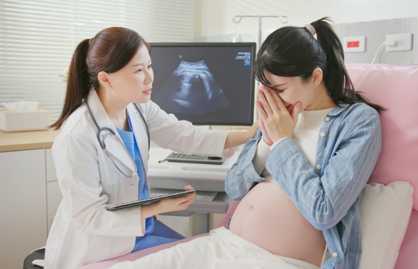 Hỏi đáp: Cần ngưng dùng retinoid bao lâu trước khi mang thai?