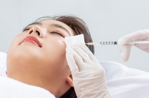 Hỏi đáp: Da căng phồng khi tiêm filler có nguy hiểm không?