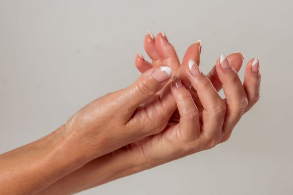 Kem trẻ hoá da tay xoá nhăn, giảm khô ráp