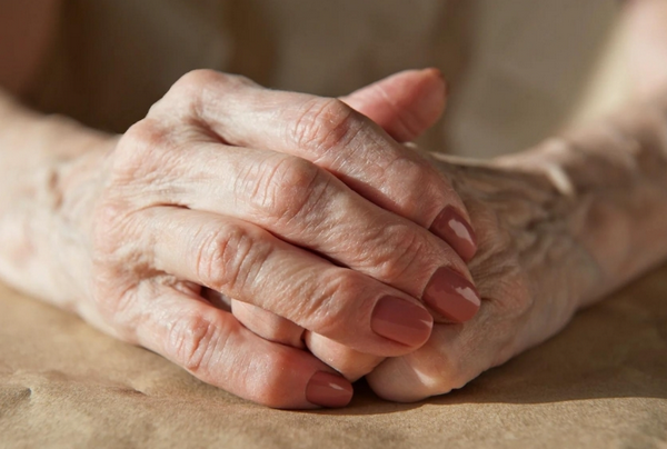 Tiêm trẻ hoá da tay: Cơ chế, chỉ định và những lưu ý an toàn