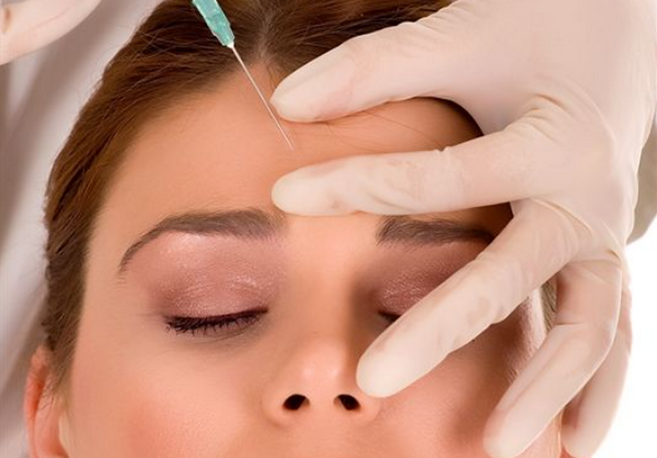 Điều trị nếp nhăn gian mày với botox và những vấn đề liên quan
