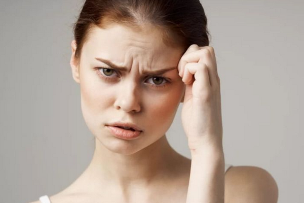 Điều trị nếp nhăn gian mày với botox và những vấn đề liên quan