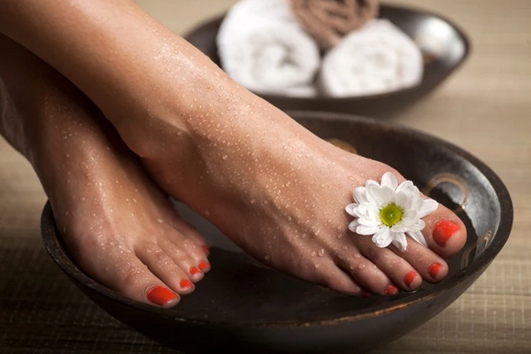 Hỏi đáp: Cách cải thiện đổ mồ hôi chân khi đi tất