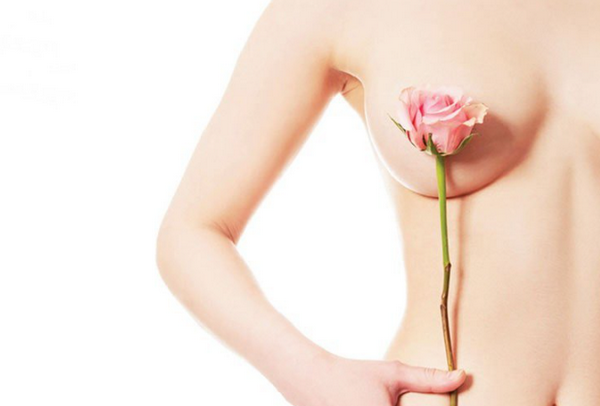 Thâm nhũ hoa do đâu? Có ảnh hưởng gì không?