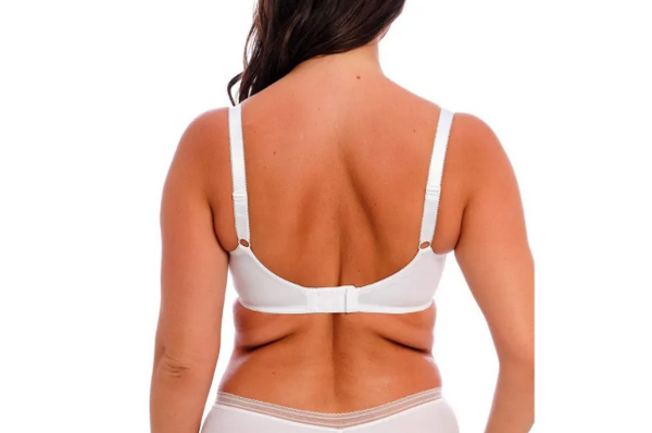 Thâm nhũ hoa do đâu? Có ảnh hưởng gì không?