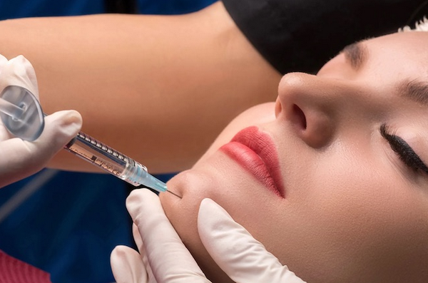 Hỏi đáp: Độn cằm rồi có tiêm filler được không?