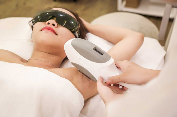 Có nên triệt lông sớm không?