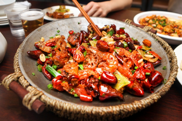 Mụn trứng cá do ăn đồ cay nóng: Sự thật ít ai biết & cách khắc phục hiệu quả