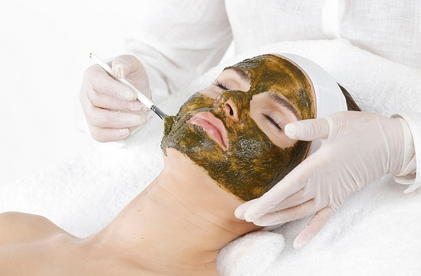 Peel da mùa hè có được không? Giải đáp từ chuyên gia da liễu