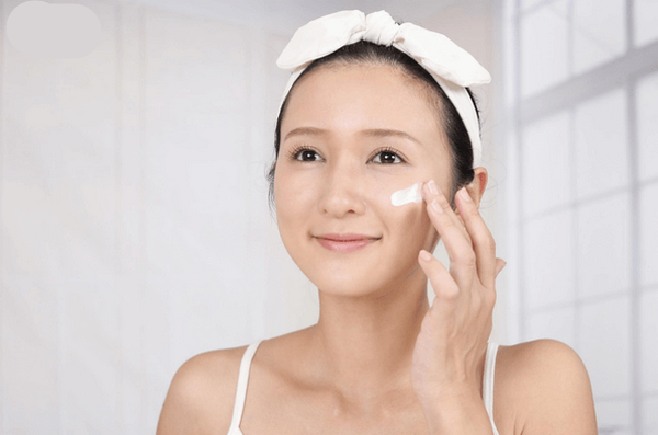 Tại sao da vẫn nổi mụn dù chăm sóc kỹ? Chuyên gia giải đáp