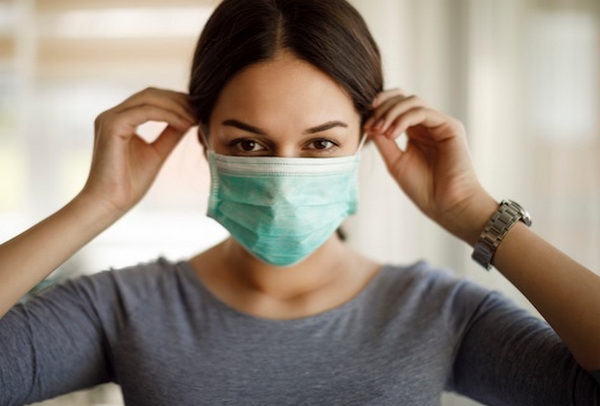 Vì sao mùa hè dễ nổi mụn hơn?