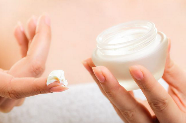 Nên dùng gì sau khi chấm TCA? Routine phục hồi da không bị thâm 