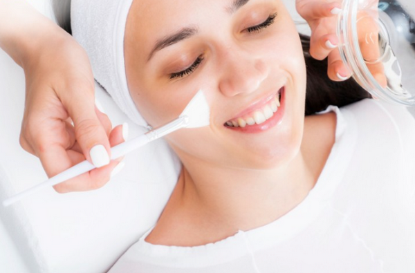 Peel TCA 30% là gì? Tác dụng trị sẹo, thâm & quy trình chuẩn y khoa 