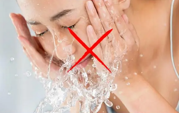 Tẩy nốt ruồi kiêng nước bao lâu? Giải đáp chi tiết