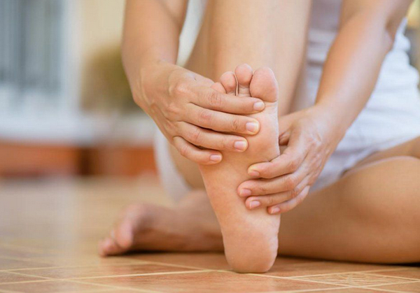 Chai chân tay: Nguyên nhân, dấu hiệu và cách làm mềm da hiệu quả