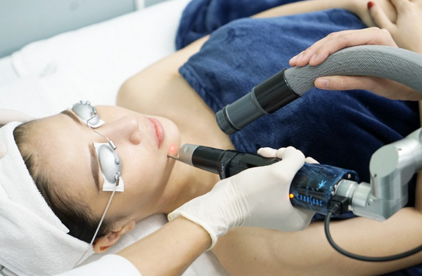 Nám trung bì là gì? Nguyên nhân, dấu hiệu và cách điều trị