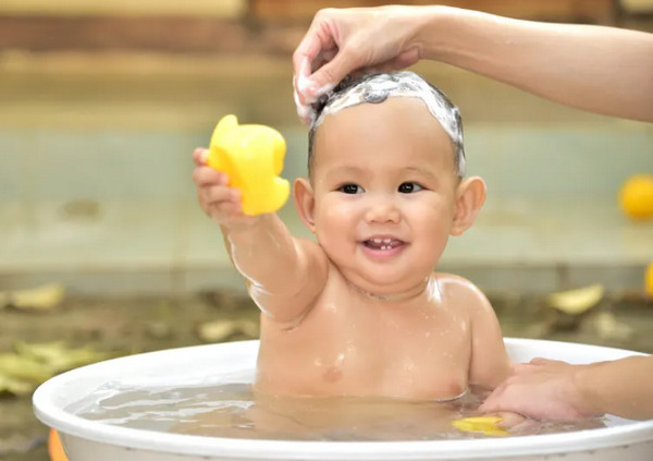 Tắm lá khế chua có chữa được mày đay không? Lưu ý an toàn